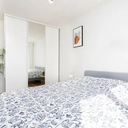 Renovated Metro, Parking Included, Near Porte Versaille