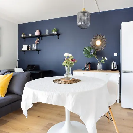 Renovated Metro, Parking Included, Near Porte Versaille Vanves