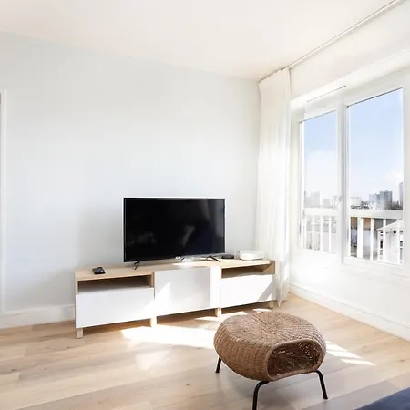 Renovated Metro, Parking Included, Near Porte Versaille *
